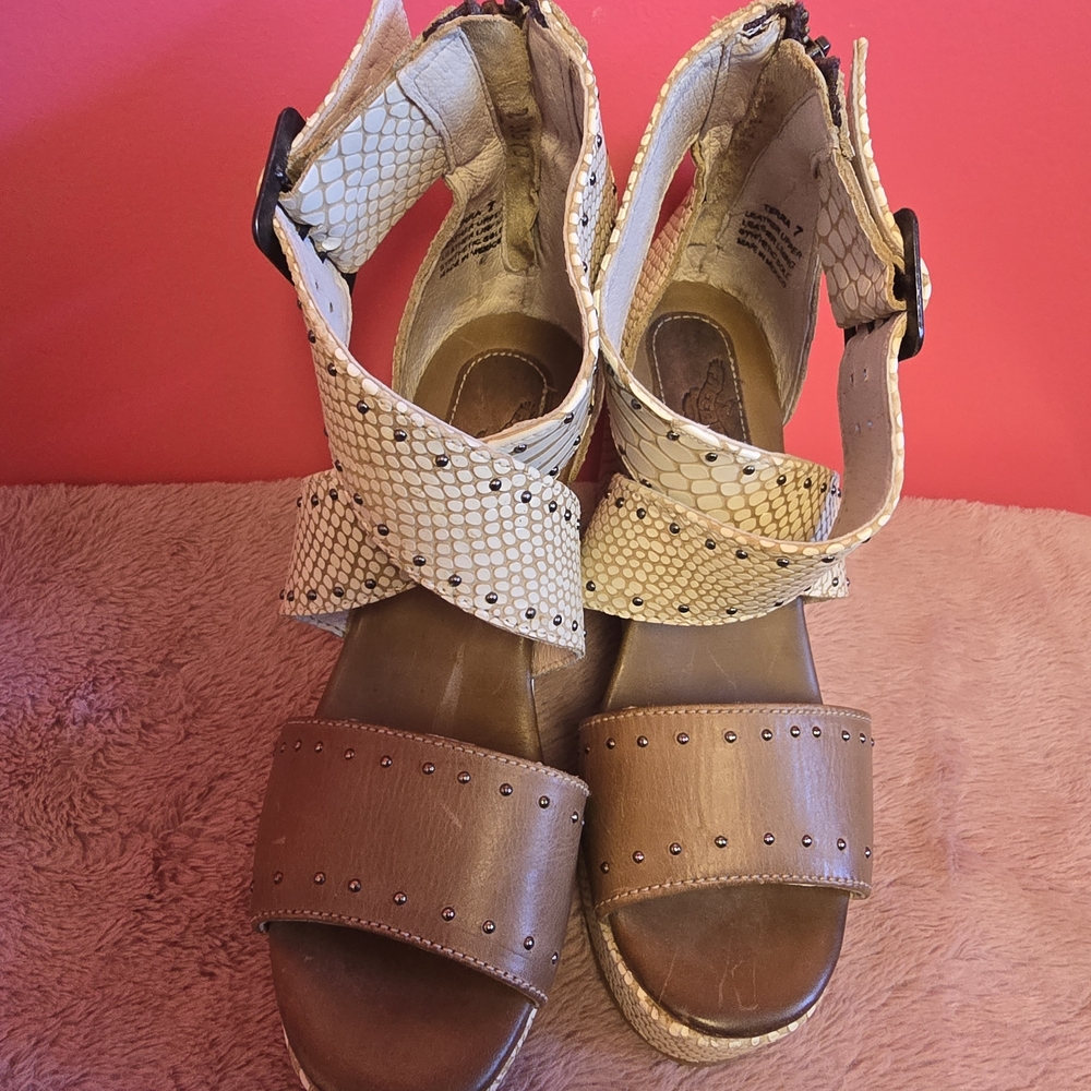 Freebird Tan and Cream Studded Sandals